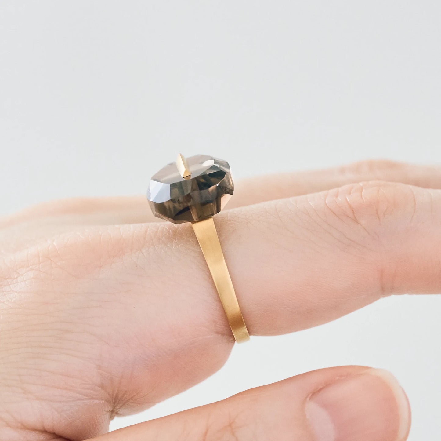 Oval Faceted Gemstone Ring_staple (Bicolor Smoky Quartz)