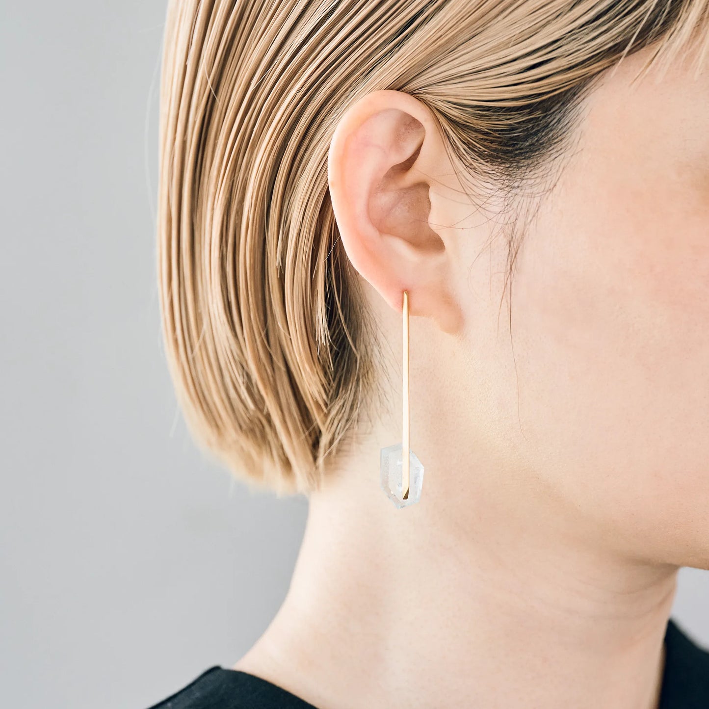 Random Faceted Gemstone Pierce_staple/long (Blue Topaz)