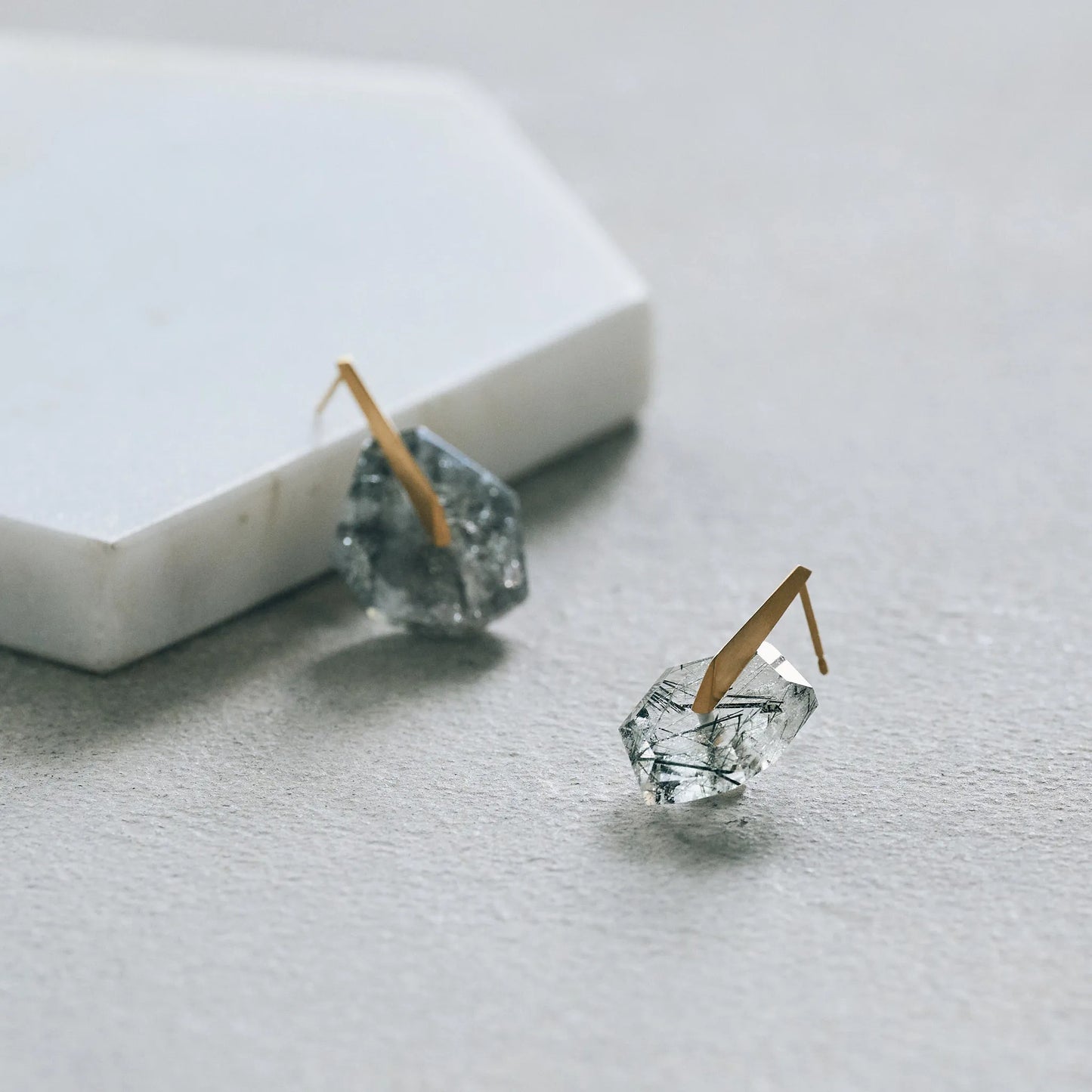 Random Faceted Stone Pierce_staple/short(アクチノライトインクオーツ)