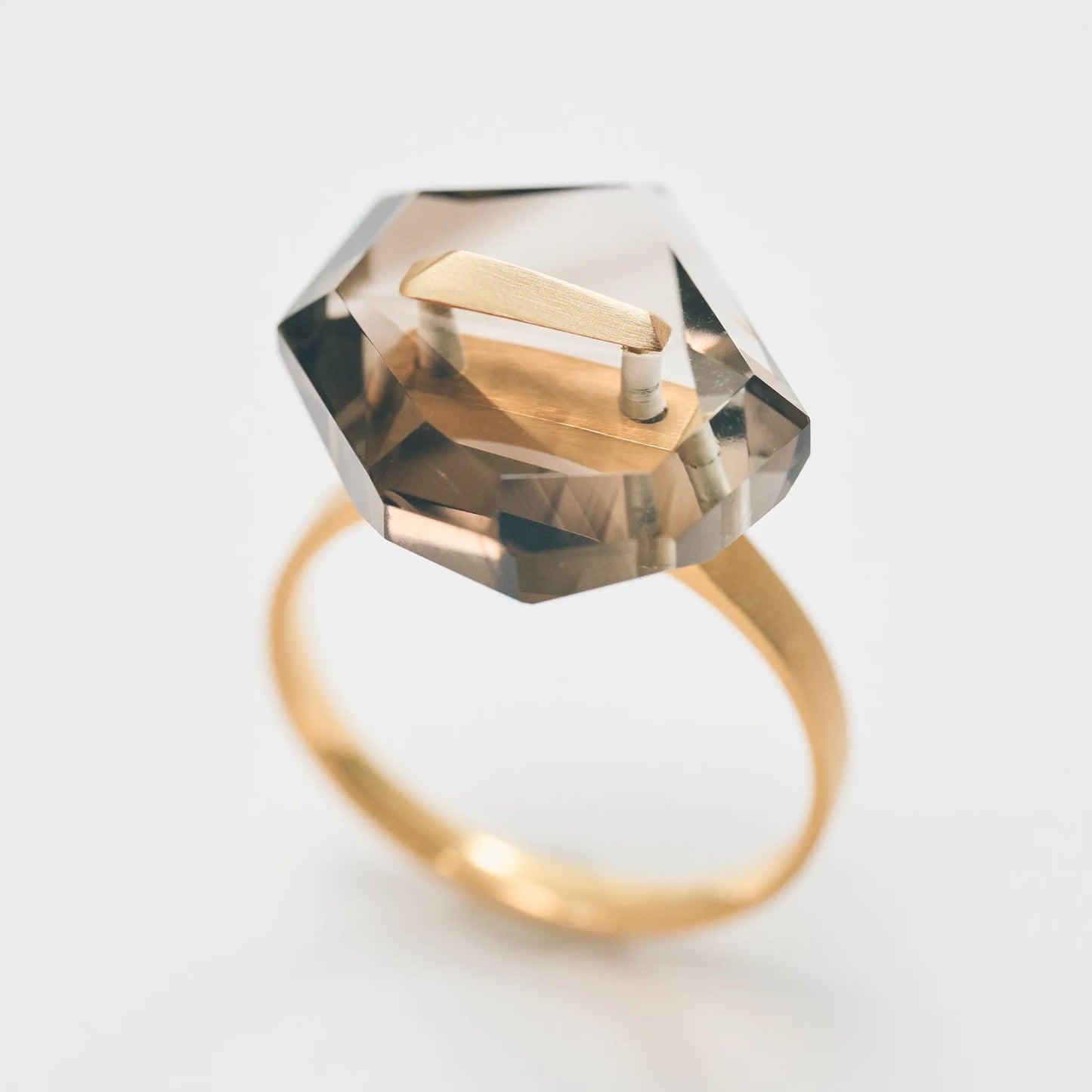 Random Faceted Stone Ring_staple (Bicolor Smoky Quartz)