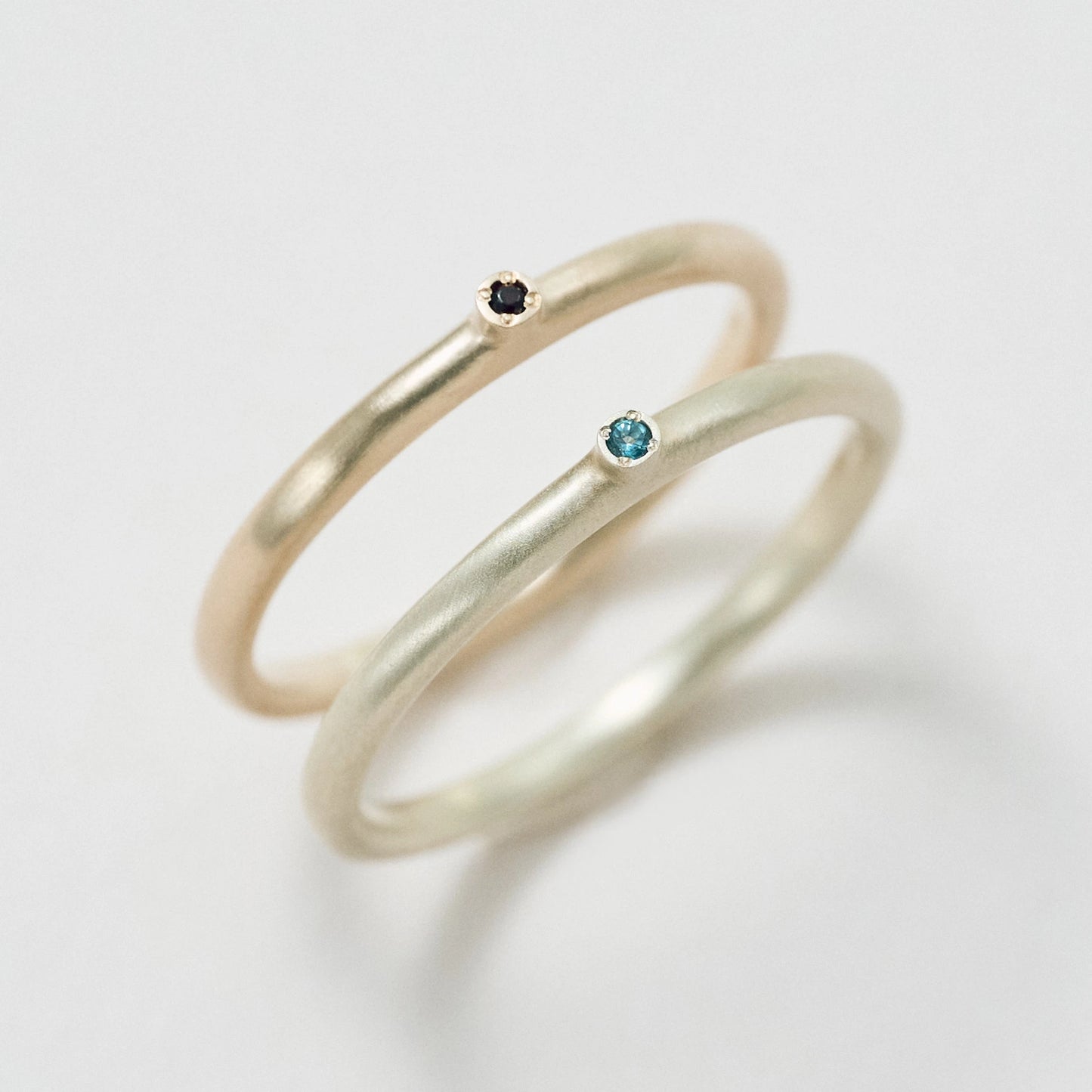 上：K10イエローゴールド　下：K10シャンパンゴールド