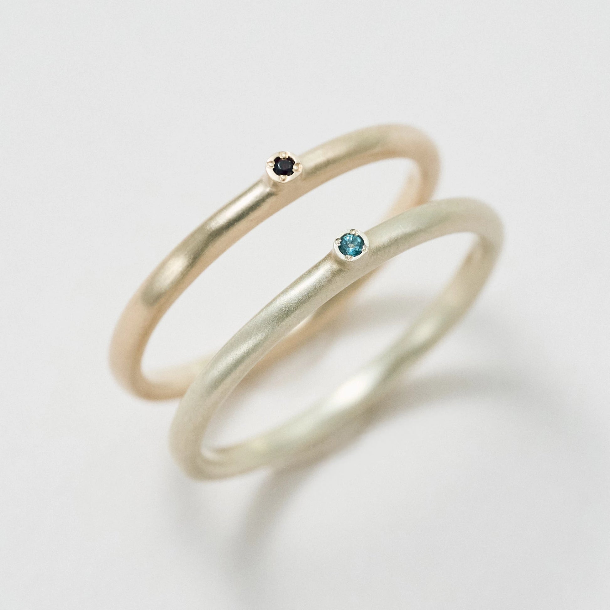 上：K10イエローゴールド　下：K10シャンパンゴールド