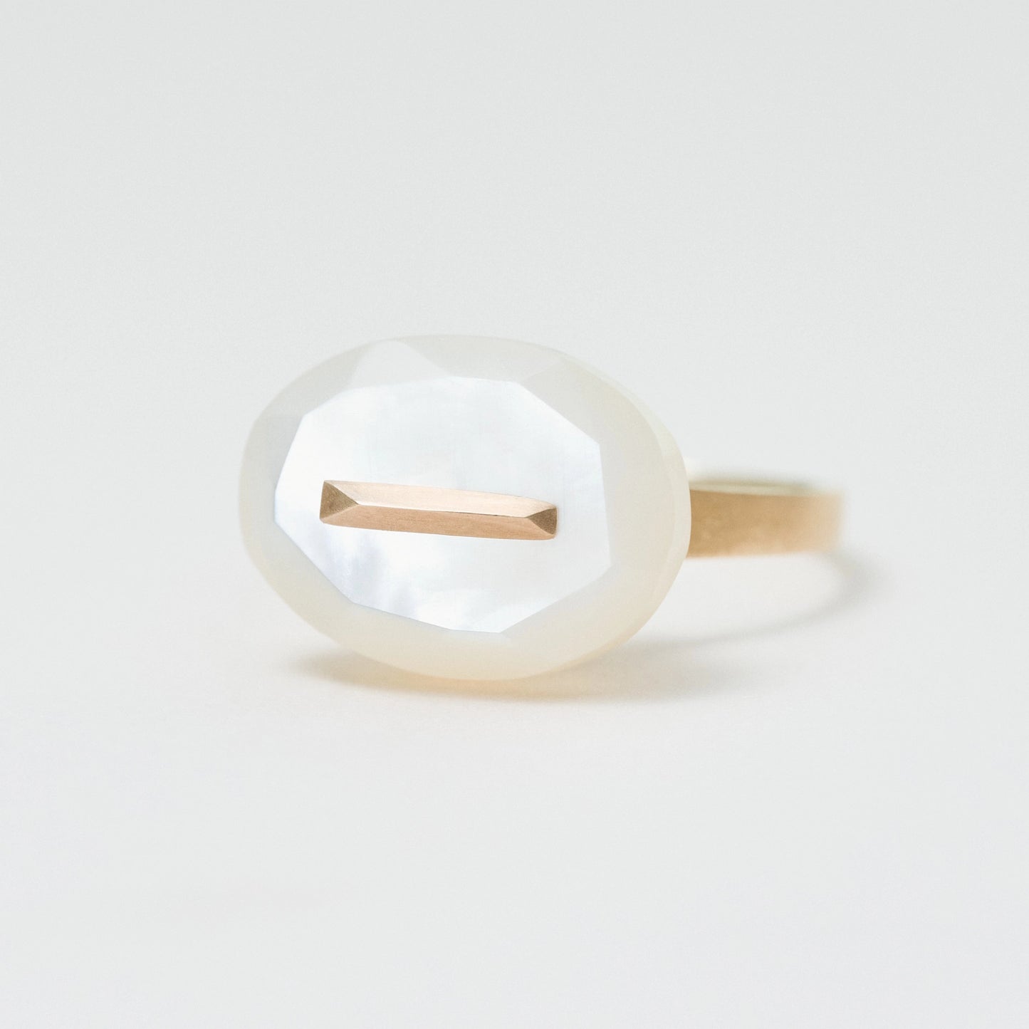 Oval Faceted Gemstone Ring_staple(マザーオブパール)