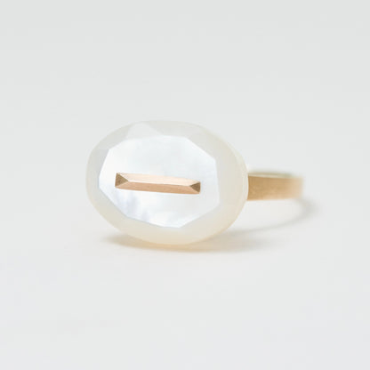 Oval Faceted Gemstone Ring_staple(マザーオブパール)