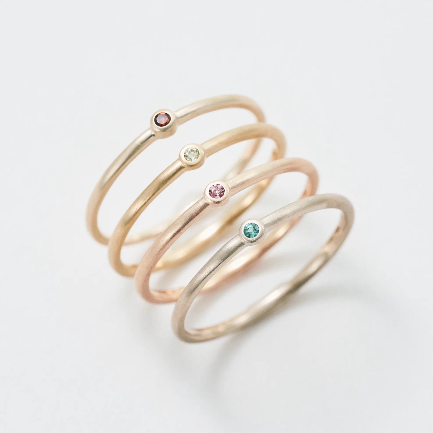 （上から）K10イエローゴールド / K18ハードイエローゴールド / K10ピンクゴールド / K18ハードピンクゴールド