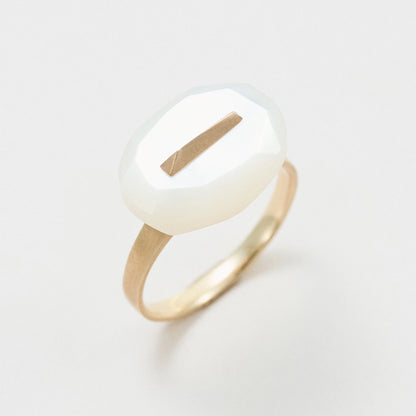 Oval Faceted Gemstone Ring_staple(マザーオブパール)