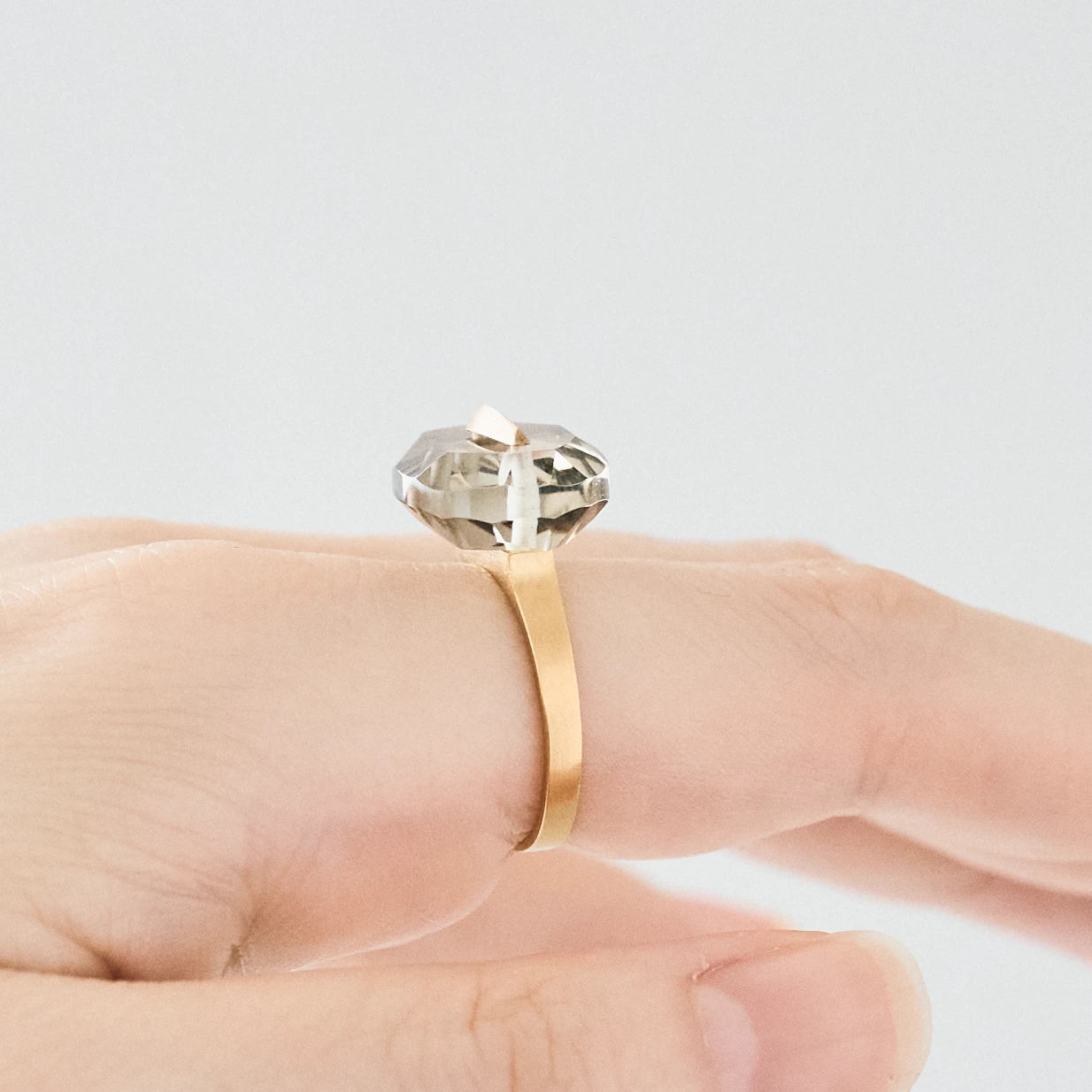 Oval Faceted Gemstone Ring_staple (Bicolor Smoky Quartz)