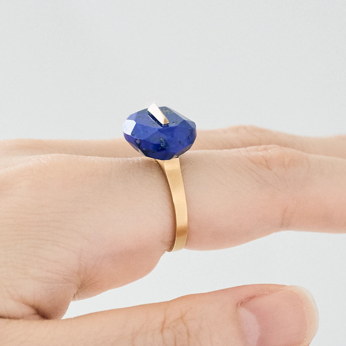 Oval Faceted Gemstone Ring_staple (Bicolor Smoky Quartz)