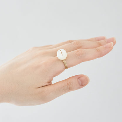 Oval Faceted Gemstone Ring_staple(マザーオブパール)