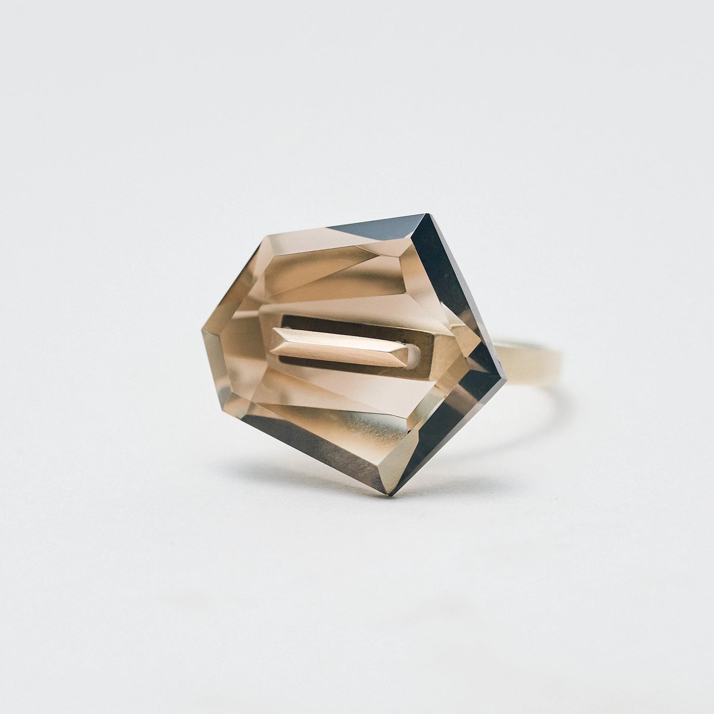 Random Faceted Gemstone Ring_staple (Bicolor Smoky Quartz)