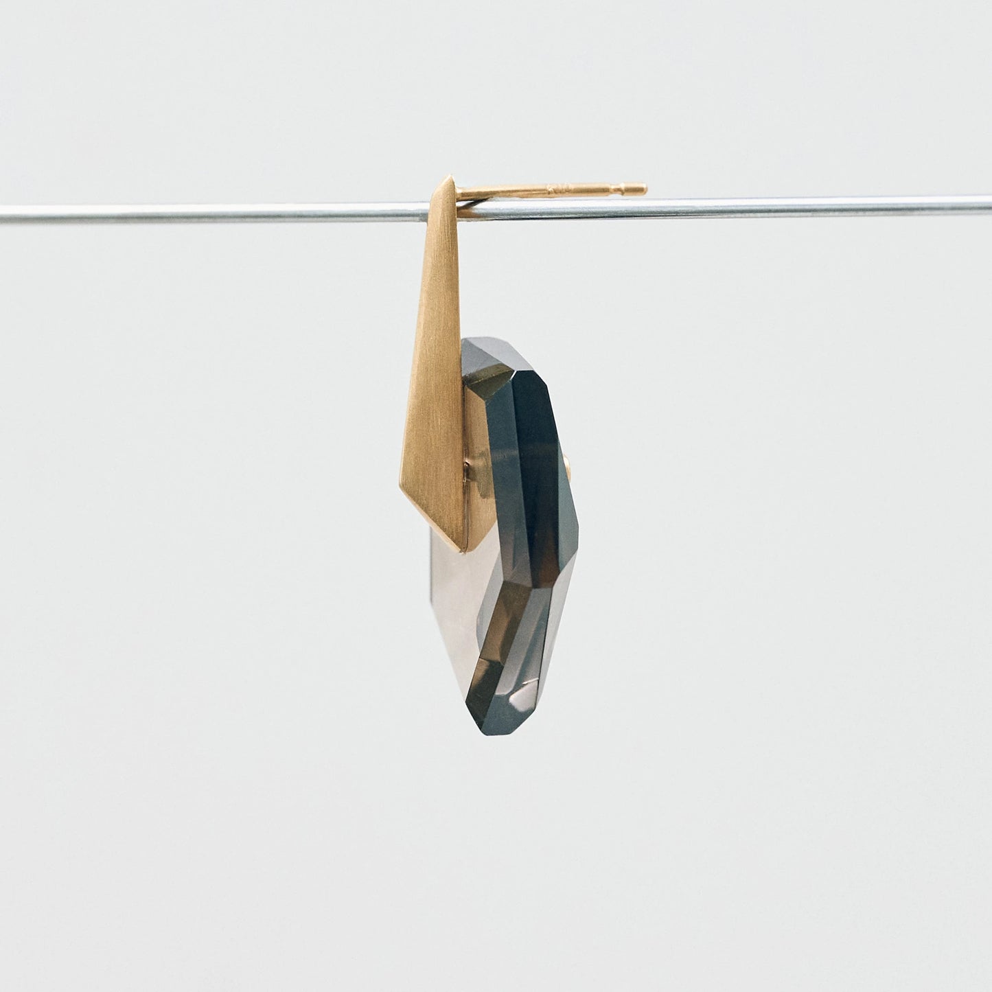 Random Faceted Gemstone Pierce_staple/short(バイカラースモーキークオーツ)