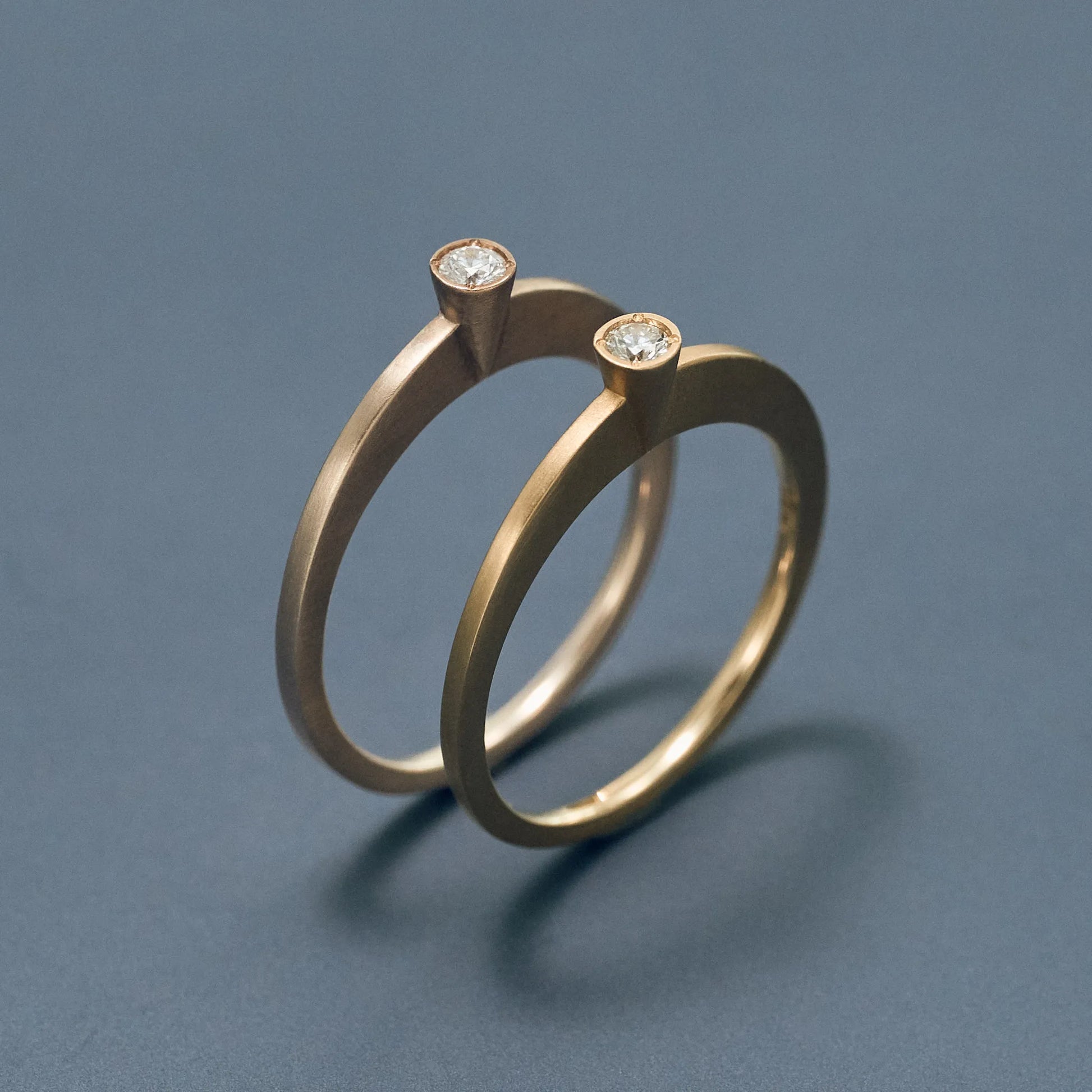 左：K10　右：K18（※画像はホワイトダイヤモンド）