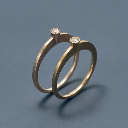 左：K10　右：K18（※画像はホワイトダイヤモンド）