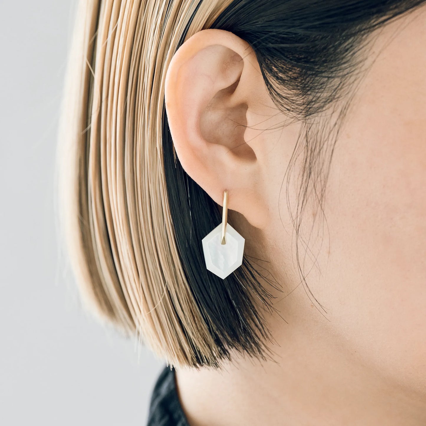 Random Faceted Gemstone Pierce_staple/short (Bicolor Smoky Quartz)