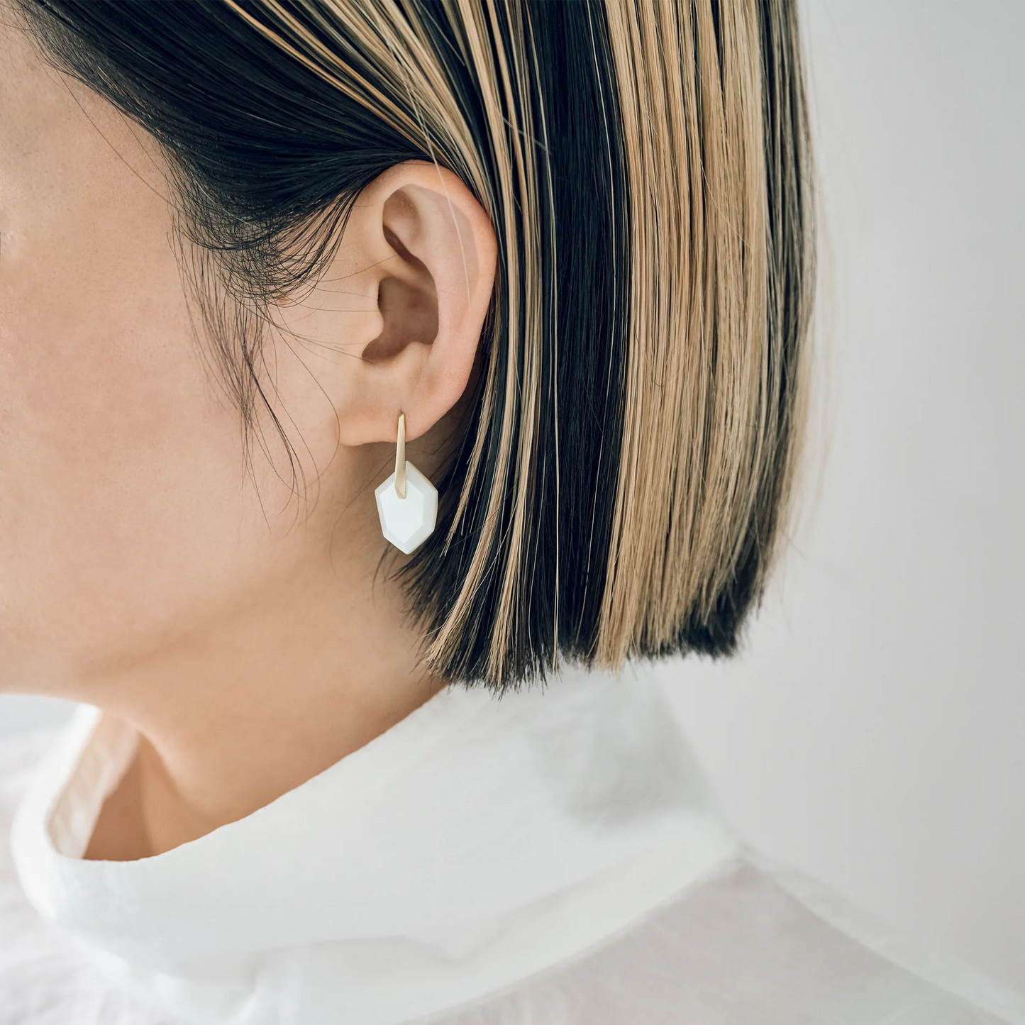 Random Faceted Gemstone Pierce_staple/short (Bicolor Smoky Quartz)