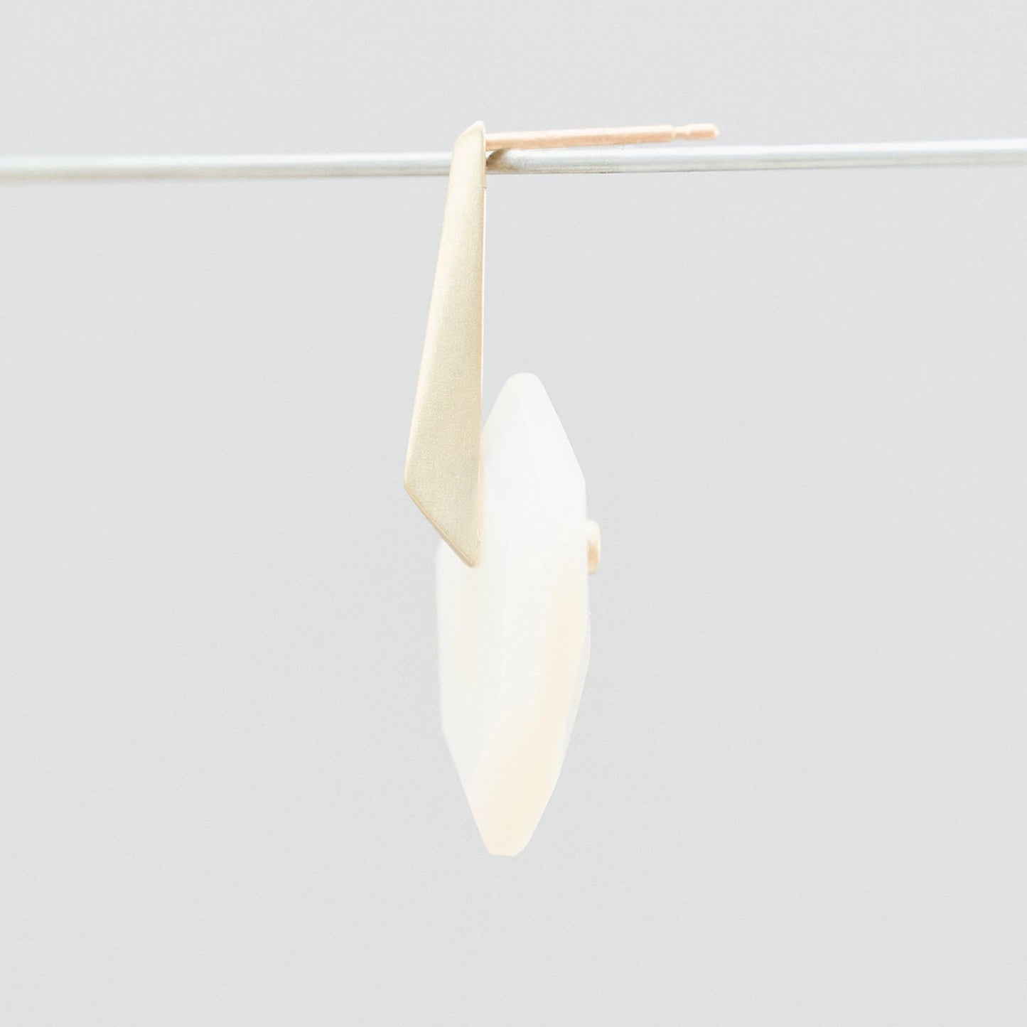 Random Faceted Gemstone Pierce_staple/short (Bicolor Smoky Quartz)