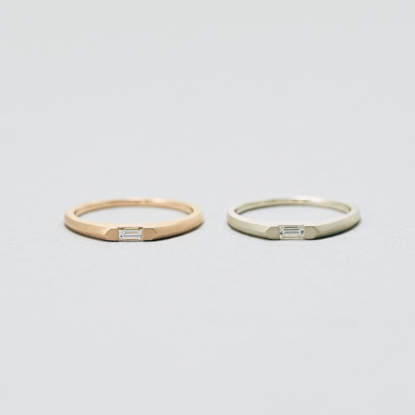 左：K10イエローゴールド　右：K10シャンパンゴールド