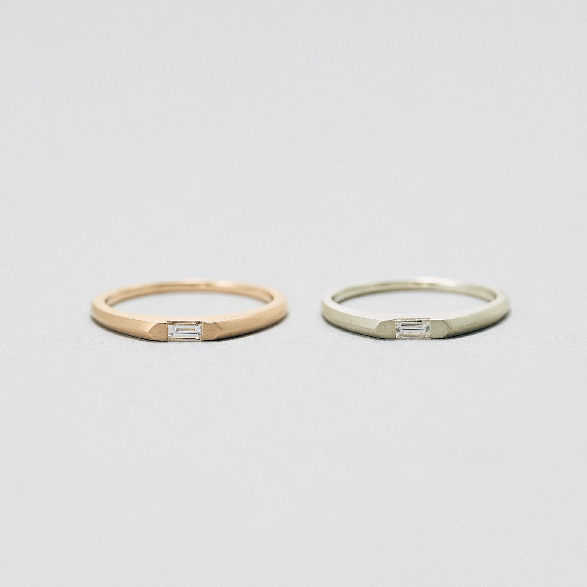 左：K10イエローゴールド　右：K10シャンパンゴールド