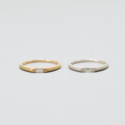 左：K18イエローゴールド　右：K18シャンパンゴールド