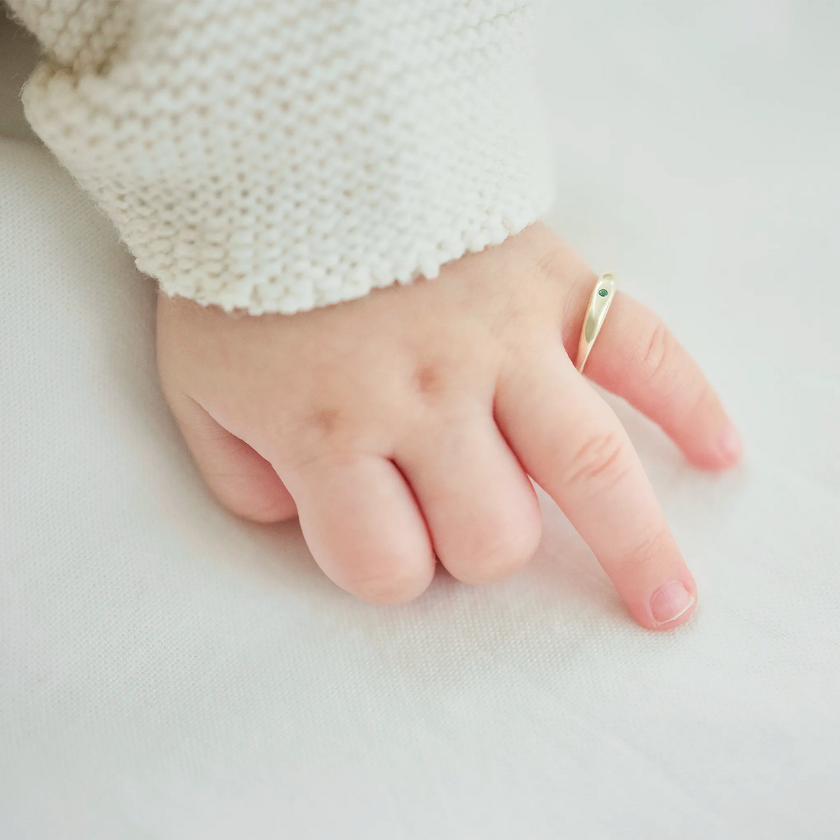 [ Ring size ] Sized to fit the average pinky of a baby around 0 to 1 year old (equivalent to sizes -8 to -9).