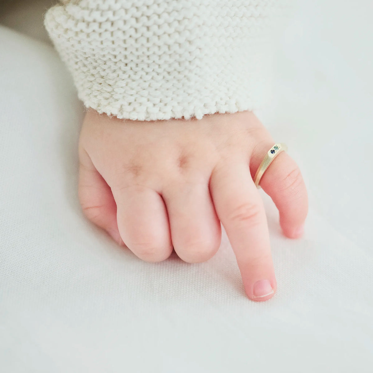 [ Ring size ] Sized to fit the average pinky of a baby around 0 to 1 year old (equivalent to sizes -8 to -9).