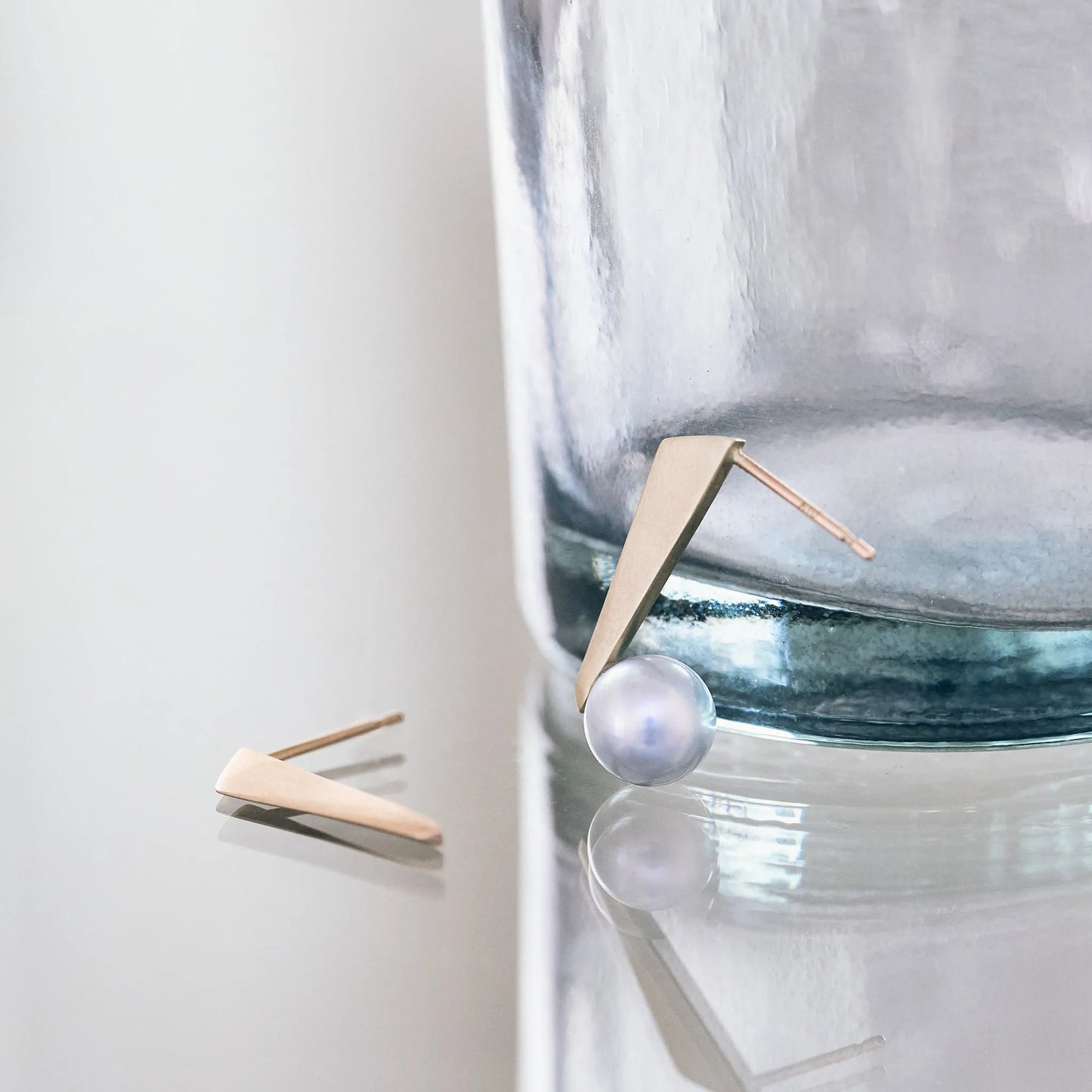 Grayish Pearl Pierce_staple