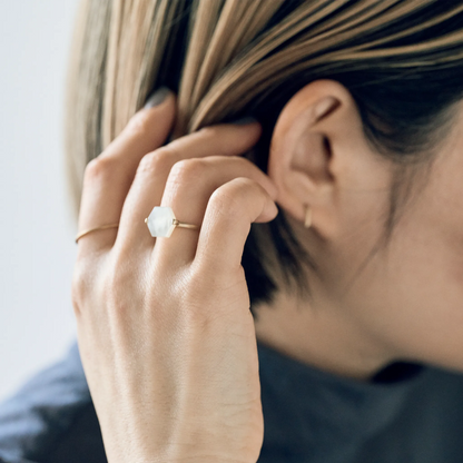 Hexagon Gemstone Ring_node (Mother of Pearl)