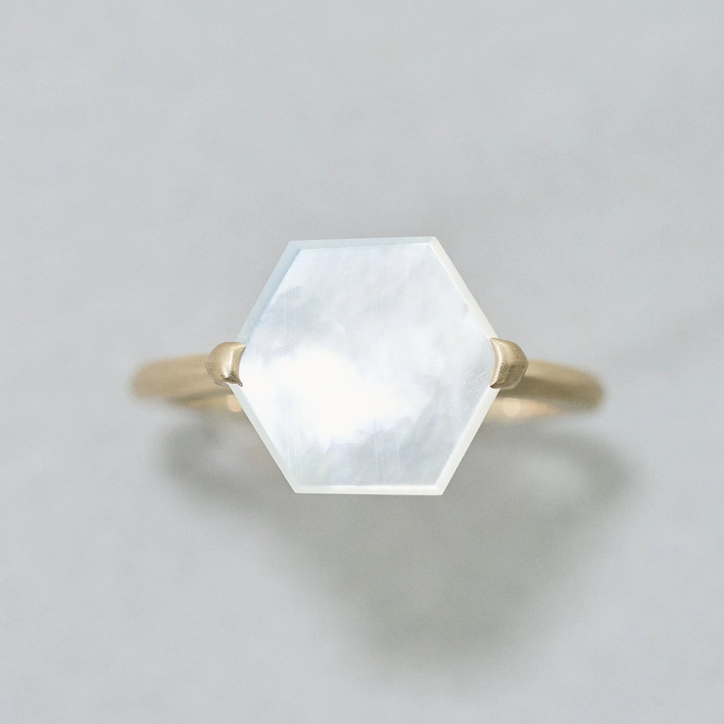 Hexagon Gemstone Ring_node (Mother of Pearl)