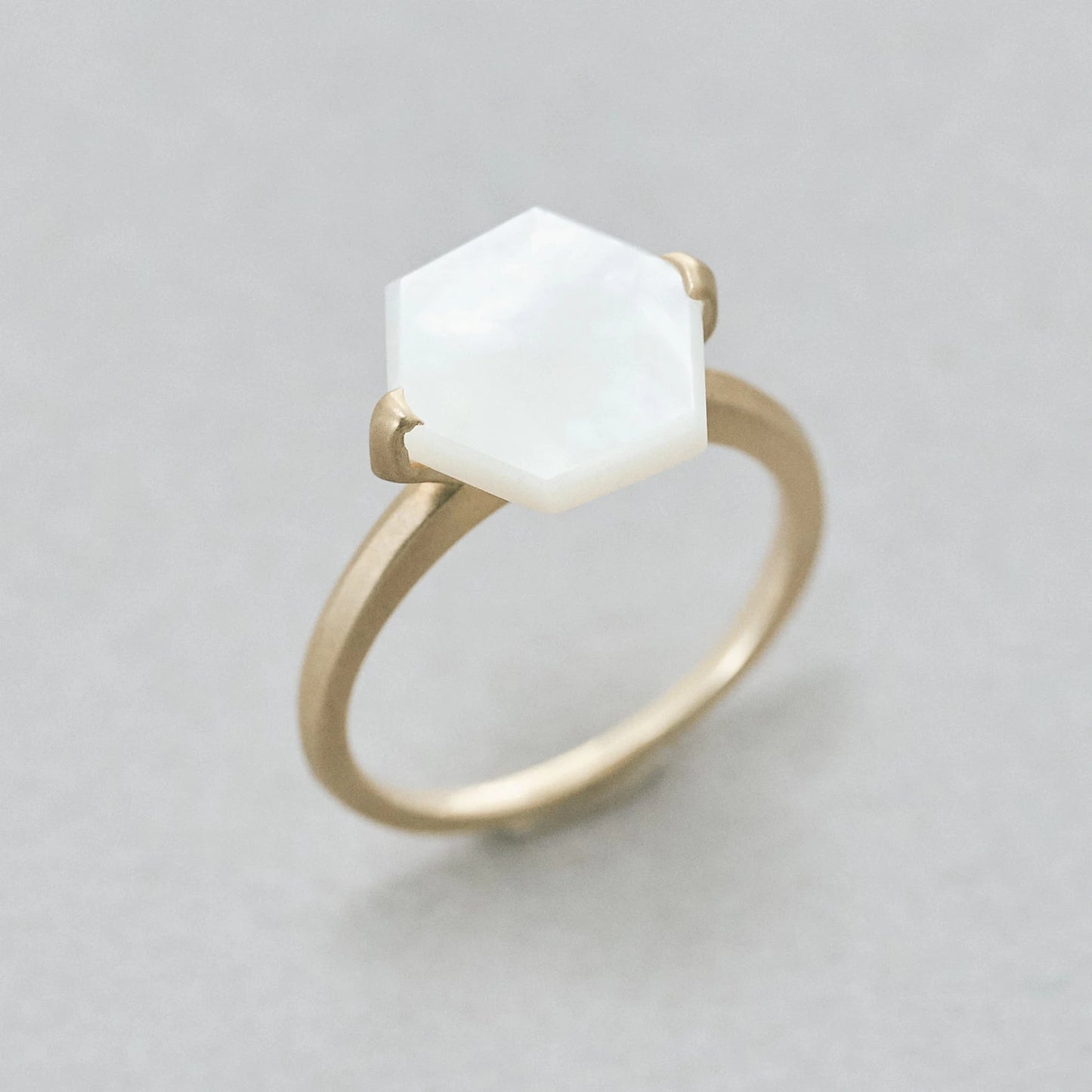 Hexagon Gemstone Ring_node (Mother of Pearl)