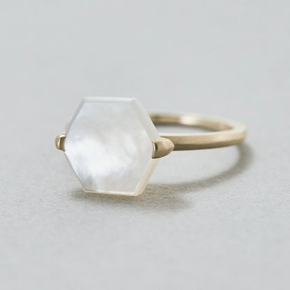 Hexagon Gemstone Ring_node (Mother of Pearl)
