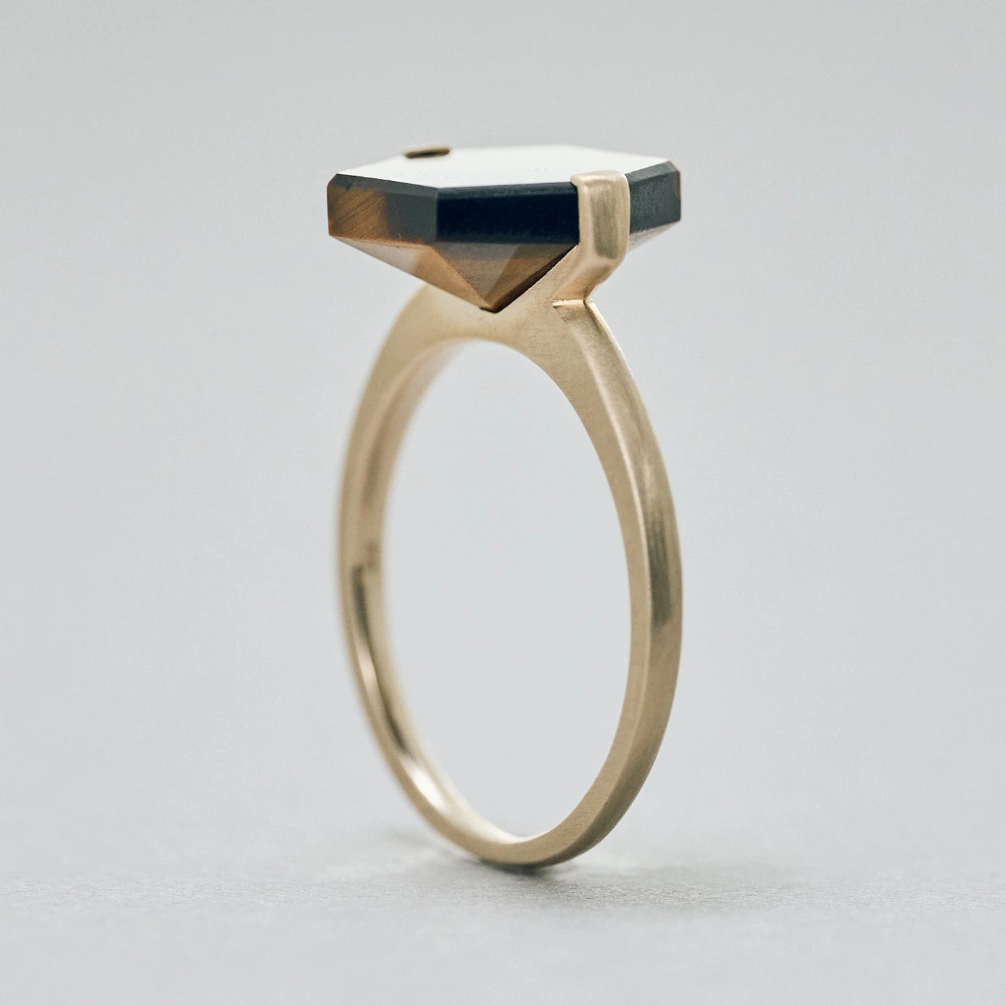 Hexagon Gemstone Ring_node(Tiger's Eye)