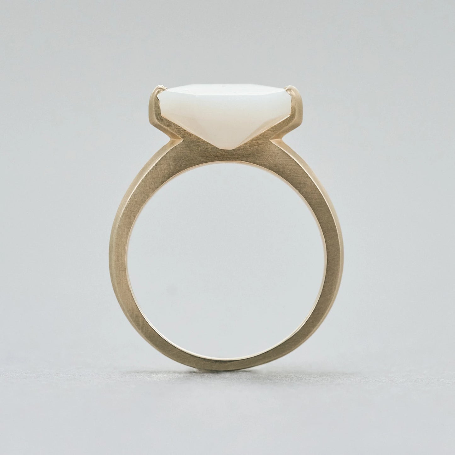 Hexagon Gemstone Ring_node (Mother of Pearl)