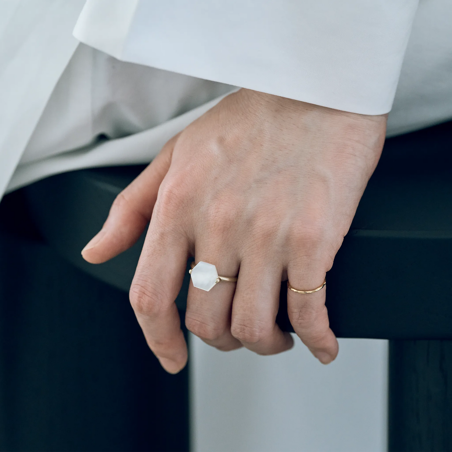 Hexagon Gemstone Ring_node (Mother of Pearl)