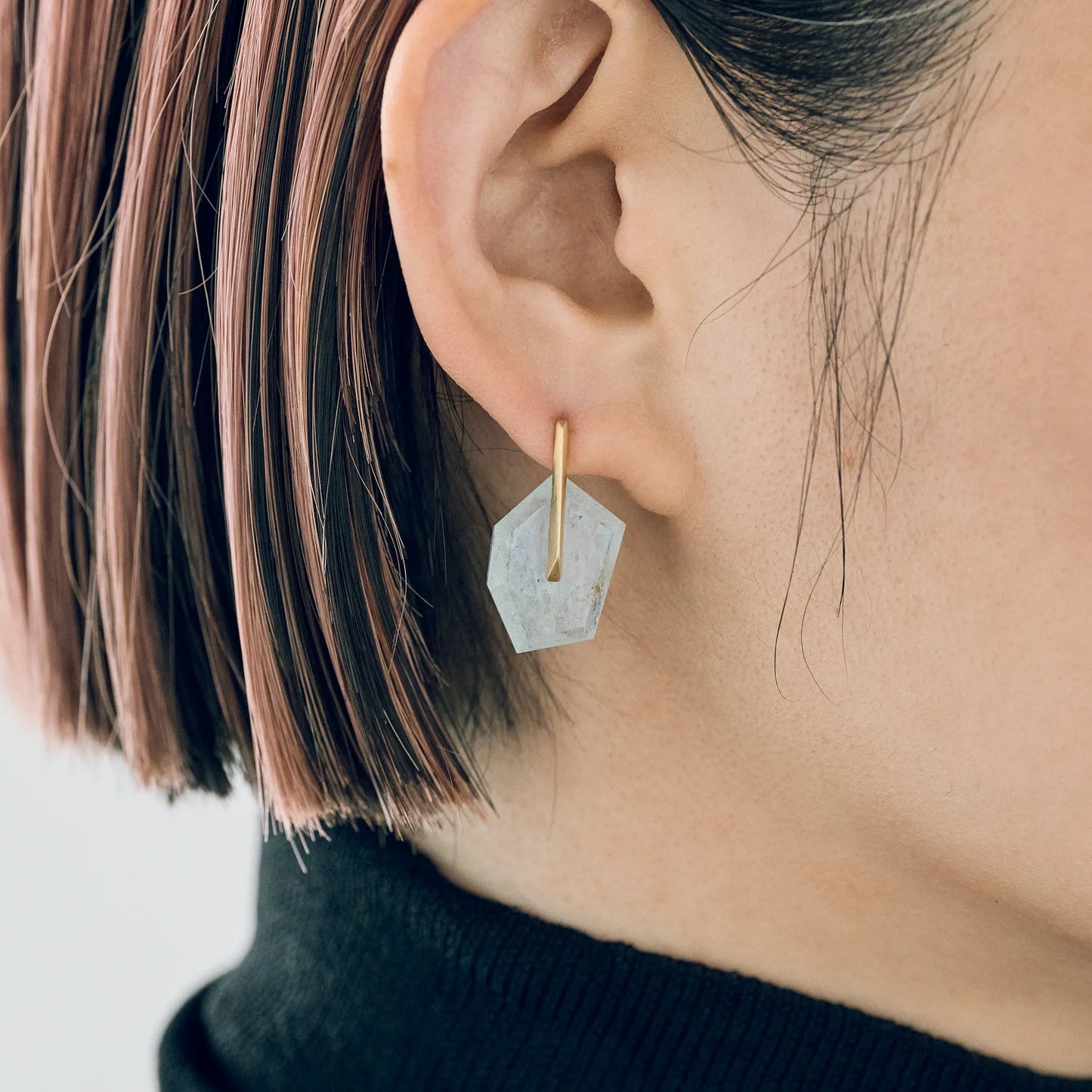 Random Faceted Gemstone Pierce_staple/short (Bicolor Smoky Quartz)