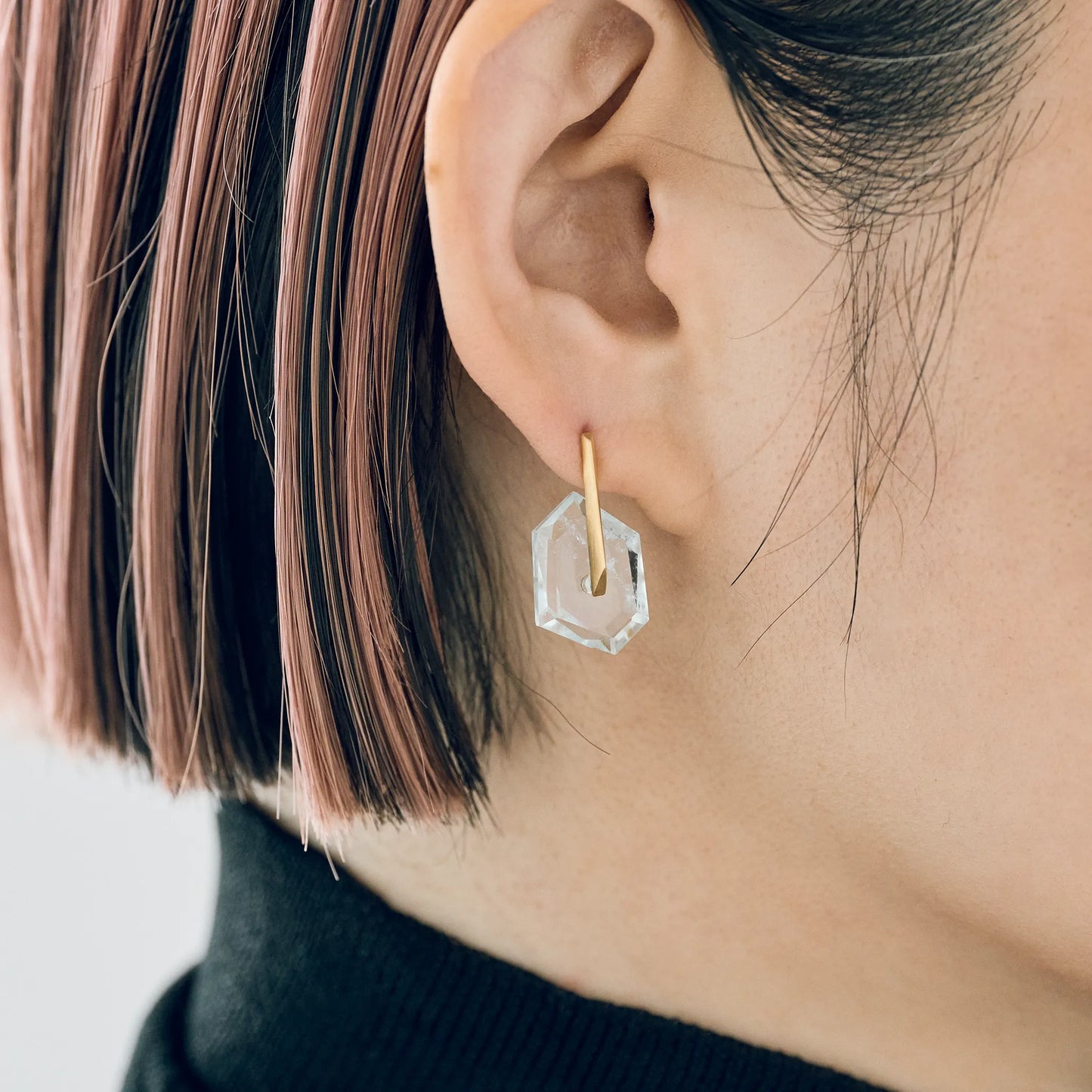 Random Faceted Gemstone Pierce_staple/short (Bicolor Smoky Quartz)
