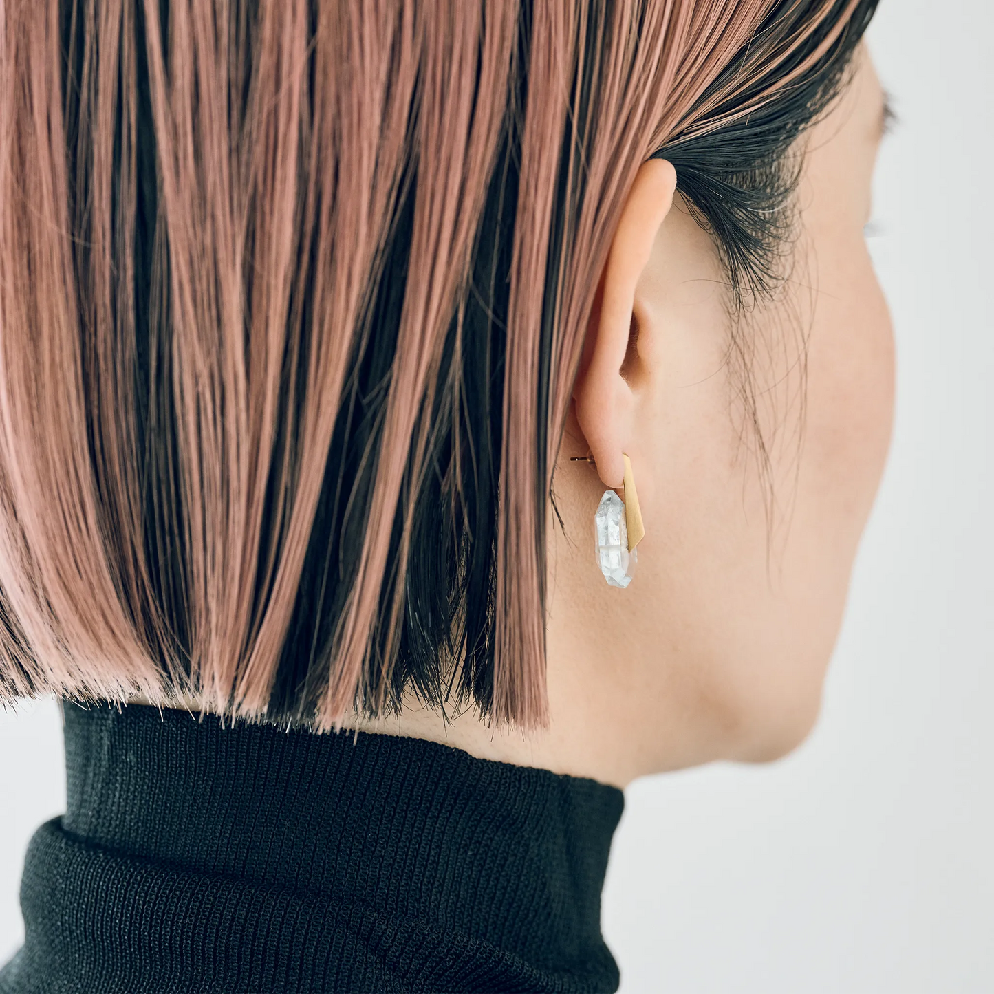 Random Faceted Gemstone Pierce_staple/short (Bicolor Smoky Quartz)