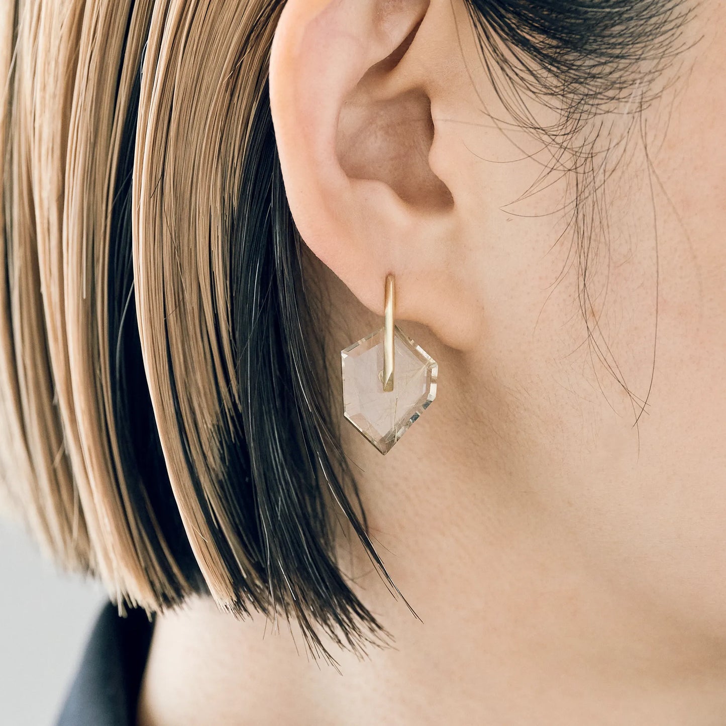Random Faceted Gemstone Pierce_staple/short (Rutilated Quartz)