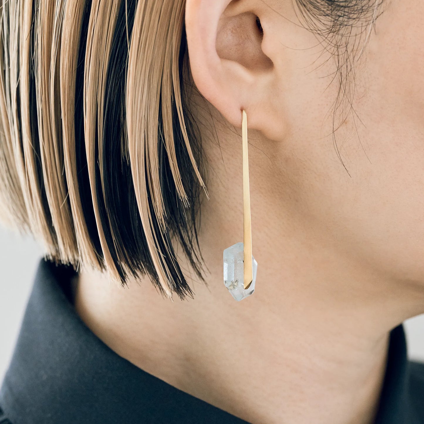 Random Faceted Gemstone Pierce_staple/long (Blue Topaz)
