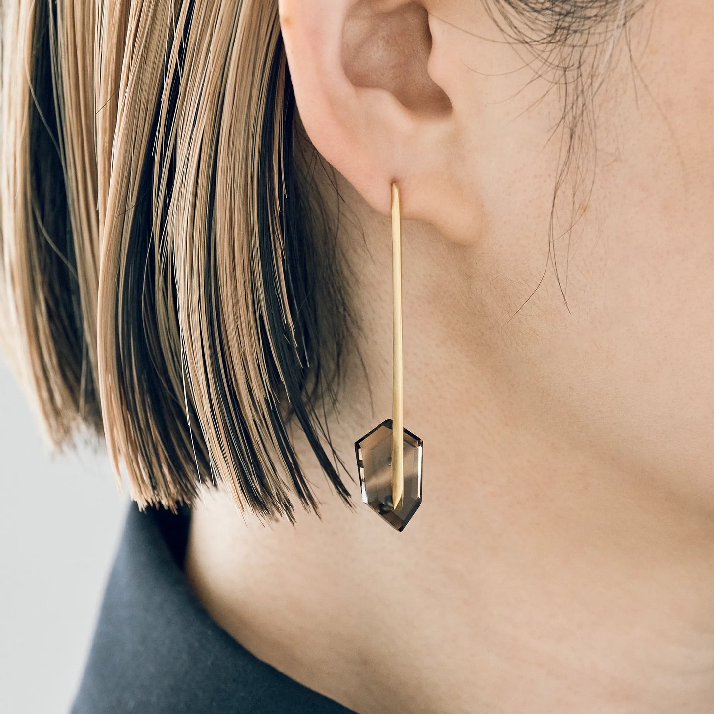 Random Faceted Gemstone Pierce_staple/long (Bicolor Smoky Quartz)