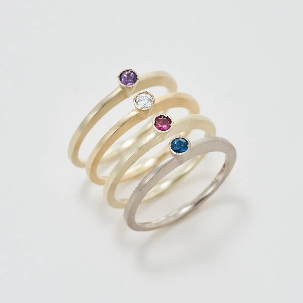 (From top) K10 yellow gold / K18 yellow gold / K10 champagne gold / K18 champagne gold