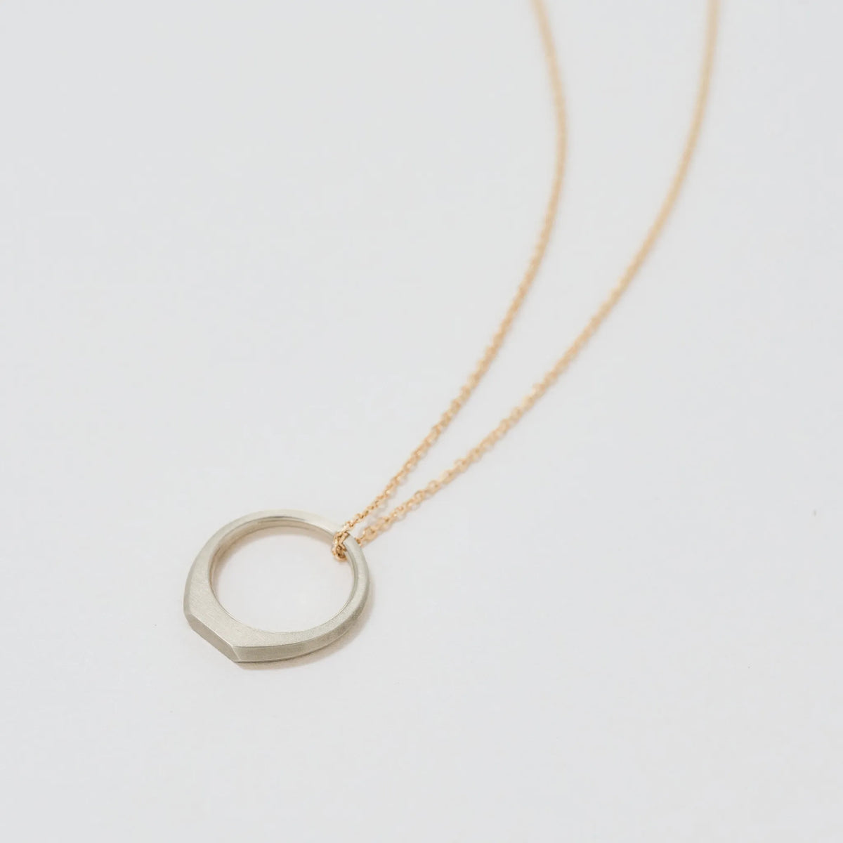 alt
[ Chain set option example ] Baby ring K18 champagne gold × chain K18 yellow gold *Chain option: K18/K10 yellow gold only