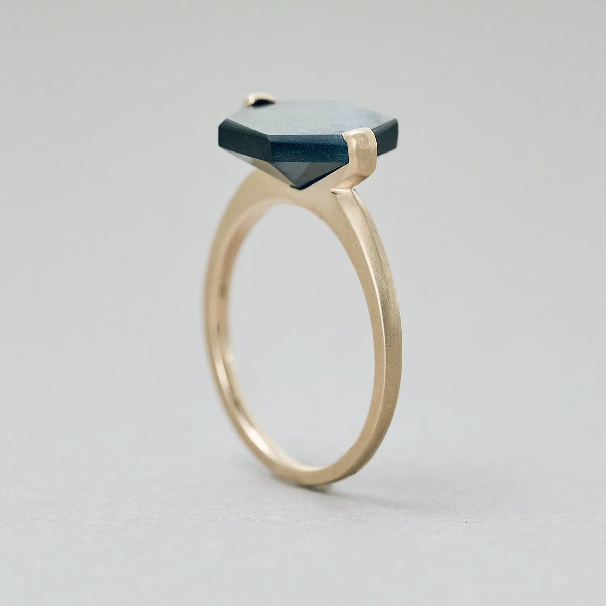 Hexagonal Gemstone Ring_node(Hawk's Eye)