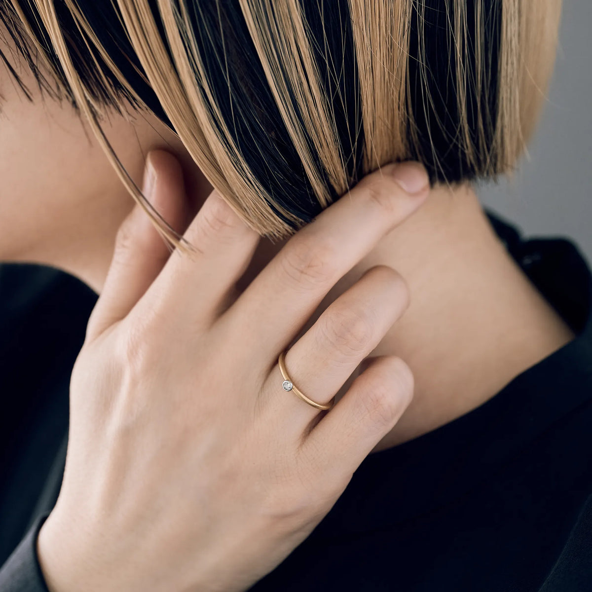 [ On-model image ] 0.04ct